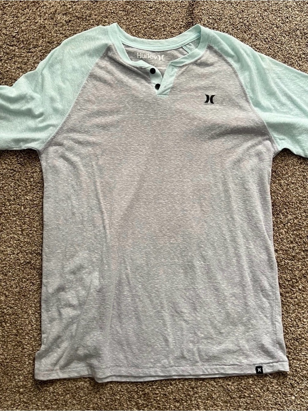 Hurley Men’s Mint Sleeve Light Gray Raglan Henley Tee